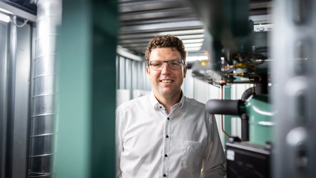 Stiftungsprofessor für Kältetechnik und Wärmepumpen Simon Klink: Stuttgart, Baden-Württemberg, 18.08.2026:
Am klimafreundlichen Heizen und Kühlen forscht Simon Klink, THE SCHAUFLER FOUNDATION Stiftungsprofessor für Kältetechnik und Wärmepumpen, seit Oktober 2025 an der Universität Stuttgart.
Im Bild: Simon Klink
Notiz: No model release. Kein Einverständnis für Werbung, keine Weitergabe an Dritte.