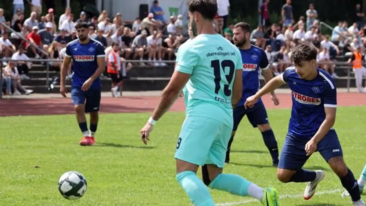 Vor zwei Jahren spielten die Scharnhausener (dunkle Trikots) noch in der Relegation um den Aufstieg in die Kreisliga A gegen den VfB Oberesslingen/Zell. Jetzt stellt der Verein keine Männermannschaft mehr.