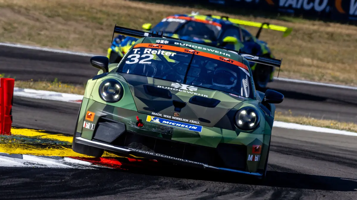 Rennfahrer Tim Reiter im Porsche Markenpokal in der Eifel.