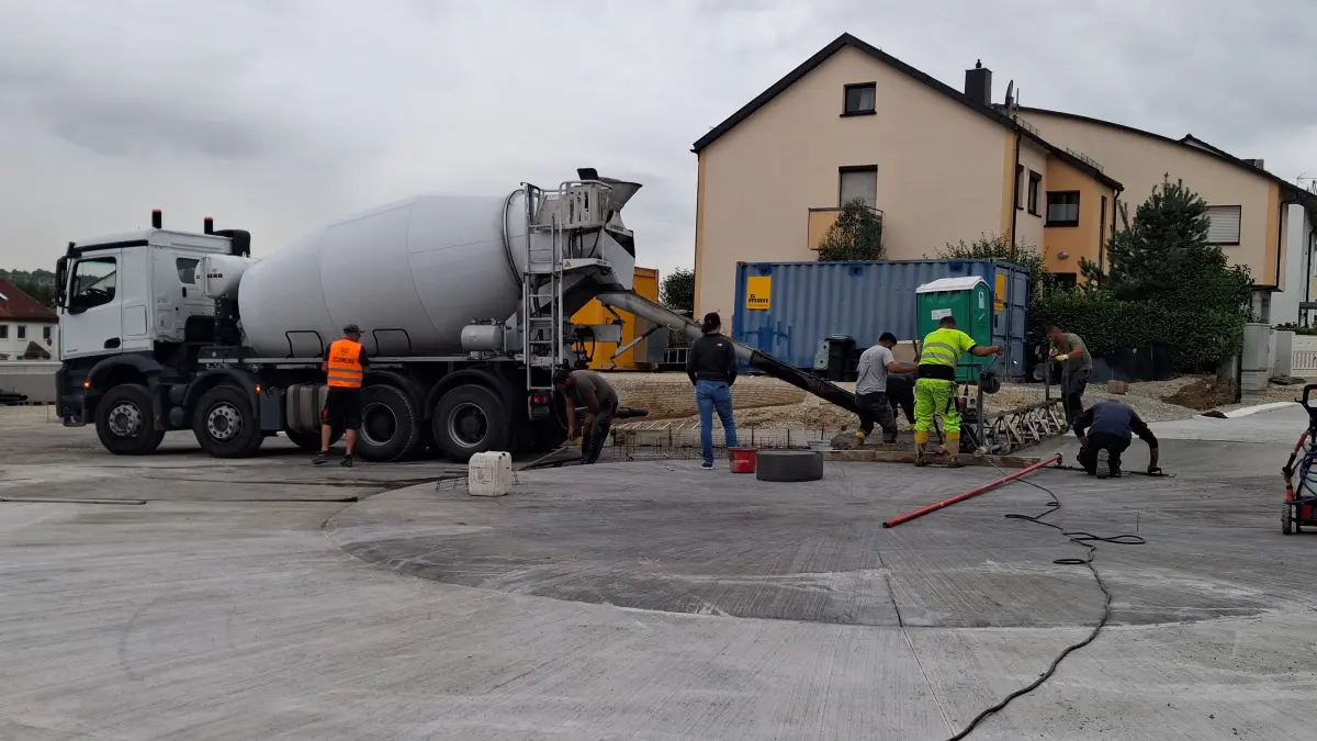 Kreisverkehr Busbahnhof Neuhausen