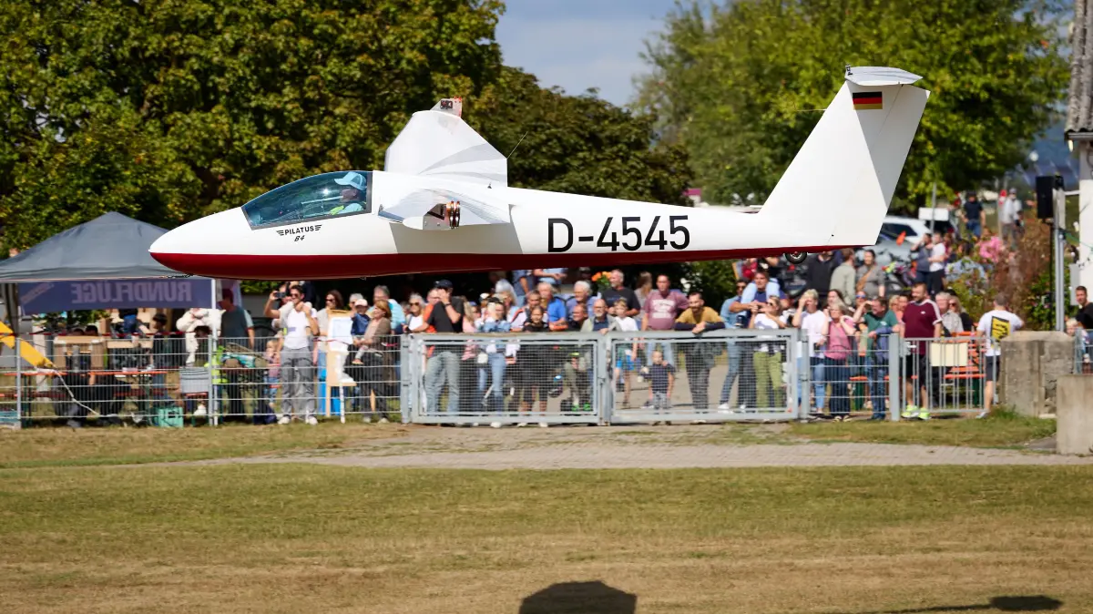 22.08.2026: Flugplatzfest in Backnang-Heiningen ; LSV Backnang-Heiningen e. V., Flugplatz EDSH
No model release. Kein Einverständnis für Werbung, keine Weitergabe an Dritte.
(Fotograf & Urheber: Jan Potente, mobil +491782133550)