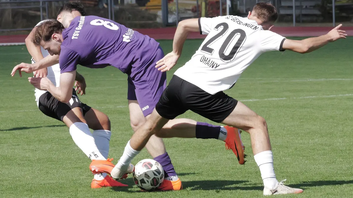 Fußball, Fussball, Landesliga, TSV Bernhausen - SC Geislingen: Fußball, Fussball, Landesliga, TSV Bernhausen - SC Geislingen
Nr.8 (B): Mertcan Özocak - violett
Fotograf: Günter E. Bergmann - Photography
Aufnahmedatum: 23.08.2028