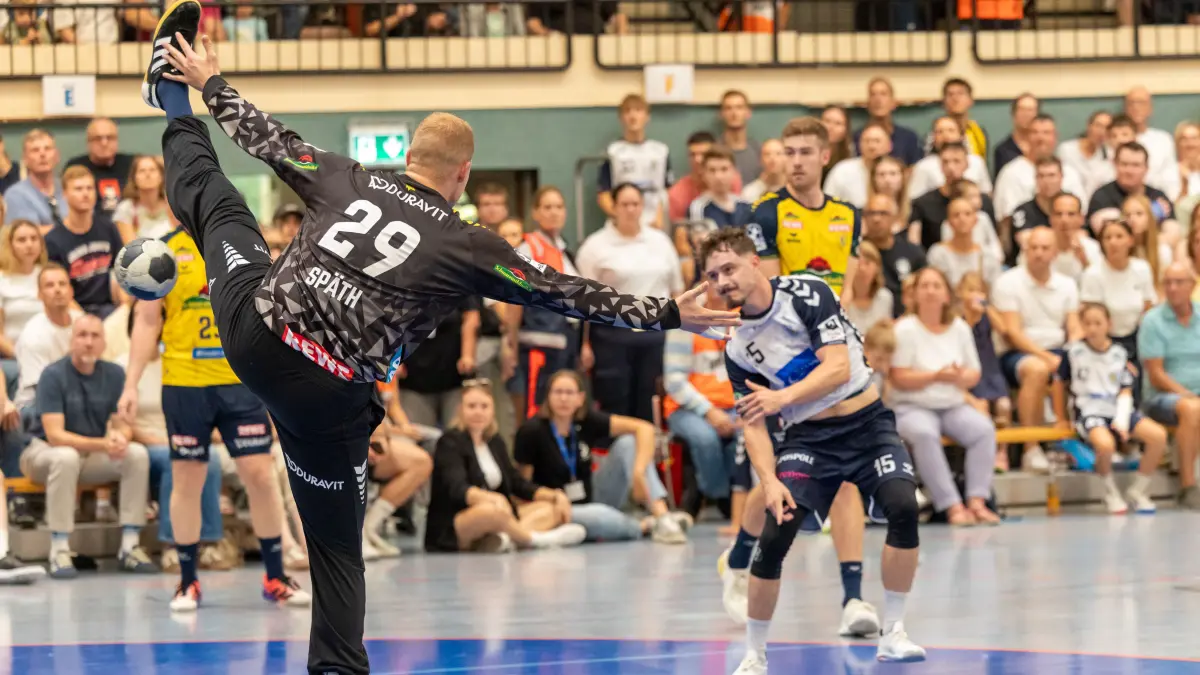 L Sportlicher Höhepunkt Handball-Drittligist SV Kornwestheim empfängt DHB-Pokal Rhein Neckar Löwen, 15Tim Zeppmeisel, Foto: Andreas Essig