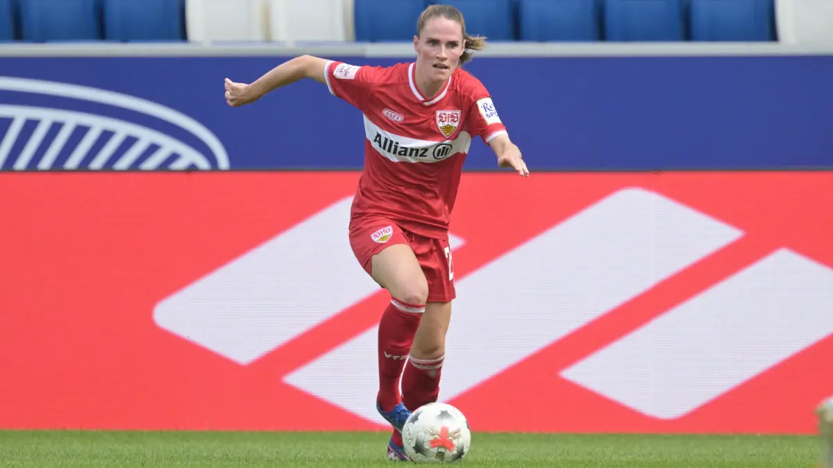 GER, TSG 1899 Hoffenheim vs. VFB Stuttgart , Google Pixel Frauen-Bundesliga, 1.Spieltag, Saison 2026/2027, 23.08.2026 : Reena Wichmann (VfB Stuttgart 1893 Frauen, #28) am / mit Ball
GER, TSG 1899 Hoffenheim vs. VFB Stuttgart , Google Pixel Frauen-Bundesliga, 1.Spieltag, Saison 2026/2027, 23.08.2026
DFB/DFL regulations prohibit any use of photographs as image sequences and/or quasi-video
Foto: Eibner-Pressefoto/ Tobias Baur