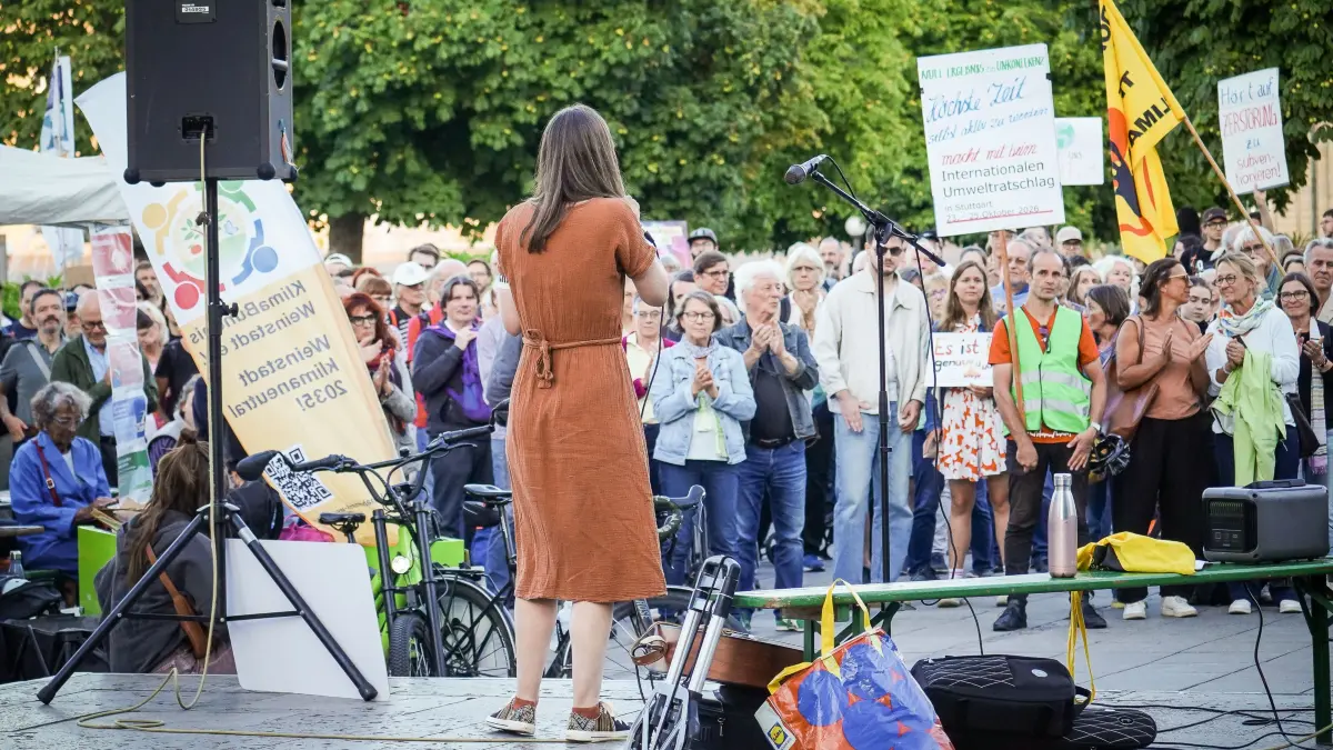 Fridays for Future Stuttgart lädt zu einer Hitzedemo ein - Schloßplatz: Fridays for Future Stuttgart lädt zu einer Hitzedemo ein - Schloßplatz