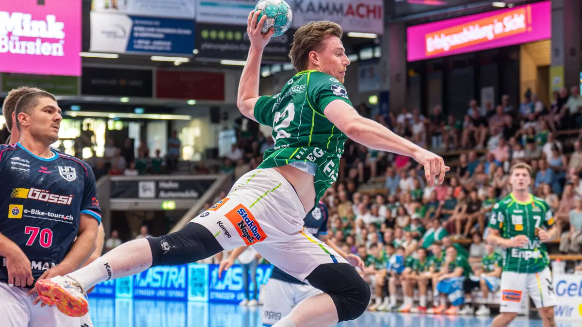 Erik Persson Frisch Auf Goeppingen, 22 kommt frei zum Wurf, Frisch Auf Goeppingen vs. HC Kriens-Luzern, Handball, Players Night, Herren, Spielzeit 2026/2027, 15.08.2026, Frisch Auf Goeppingen vs. HC Kriens-Luzern, Handball, Players Night, Herren, Spielzeit 2026/2027, 15.08.2026 Goeppingen *** Erik Persson of Frisch Auf Göppingen, No. 22, gets a clear shot on goal Frisch Auf Göppingen vs. HC Kriens Lucerne, Handball, Players Night, Men s, 20262027 Season, August 15, 2026, Frisch Auf Goeppingen vs. HC Kriens Luzern, Handball, Players Night, Mens, 20262027 Season, August 15, 2026, Goeppingen Copyright: xEibner-Pressefoto/MichaelxSchmidx EP_MST