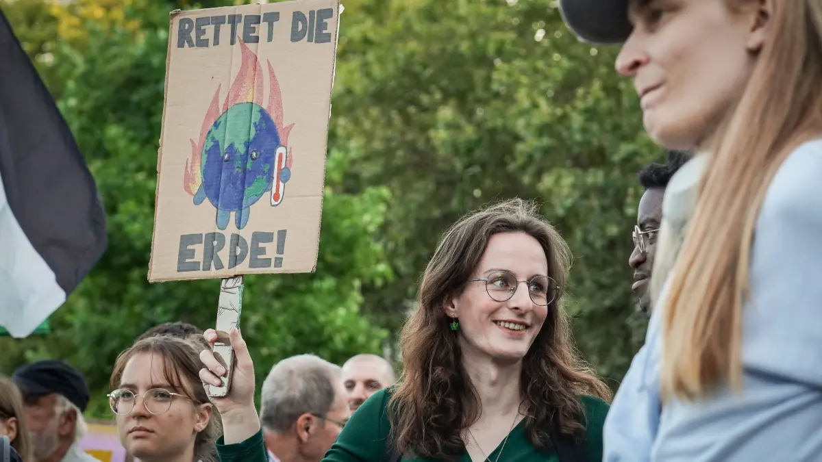 Fridays for Future Stuttgart lädt zu einer Hitzedemo ein - Schloßplatz: Fridays for Future Stuttgart lädt zu einer Hitzedemo ein - Schloßplatz