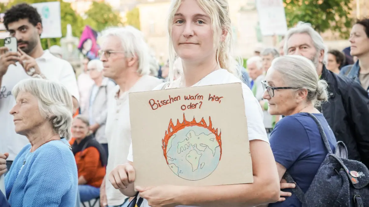 Fridays for Future Stuttgart lädt zu einer Hitzedemo ein - Schloßplatz: Fridays for Future Stuttgart lädt zu einer Hitzedemo ein - Schloßplatz