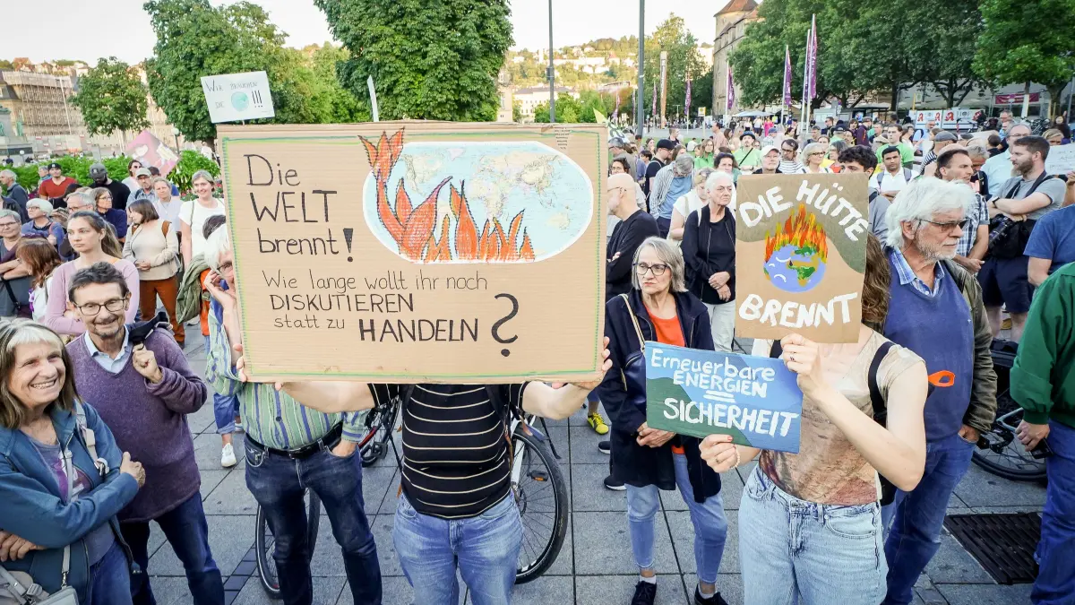Fridays for Future Stuttgart lädt zu einer Hitzedemo ein - Schloßplatz: Fridays for Future Stuttgart lädt zu einer Hitzedemo ein - Schloßplatz