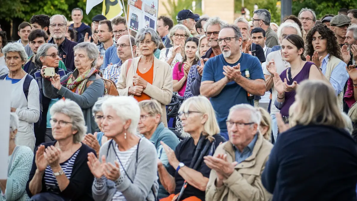 Fridays for Future Stuttgart lädt zu einer Hitzedemo ein - Schloßplatz: Fridays for Future Stuttgart lädt zu einer Hitzedemo ein - Schloßplatz