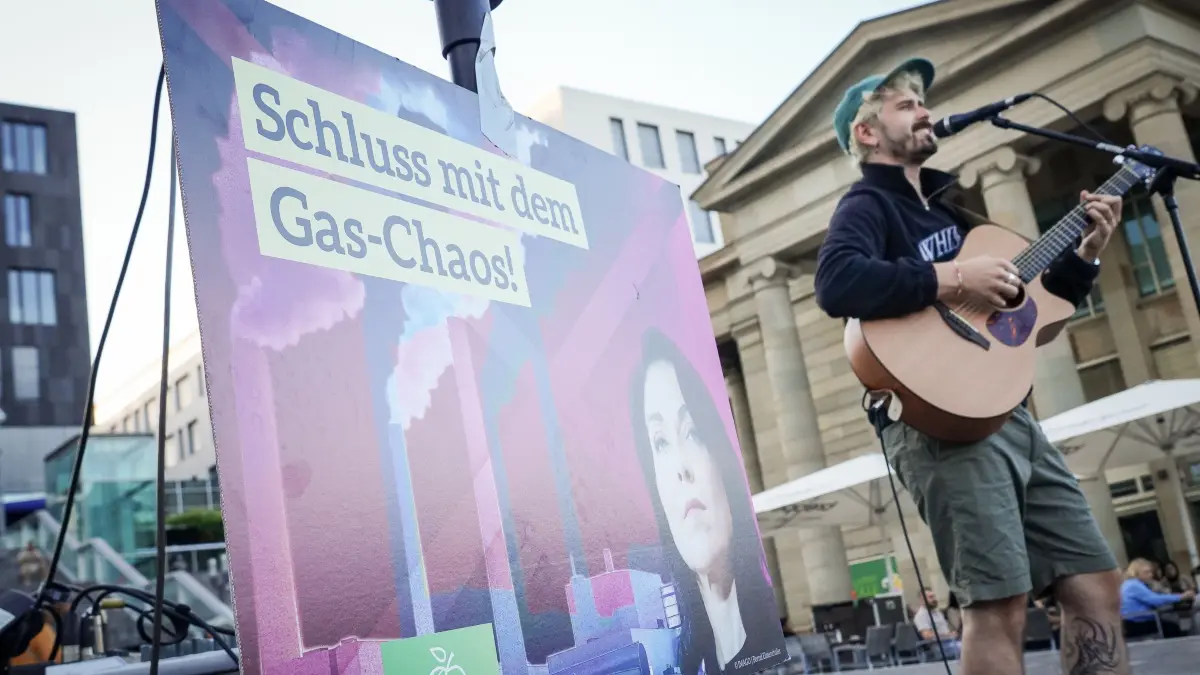 Fridays for Future Stuttgart lädt zu einer Hitzedemo ein - Schloßplatz: Fridays for Future Stuttgart lädt zu einer Hitzedemo ein - Schloßplatz