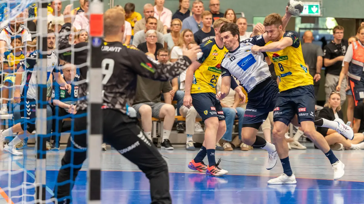 L Sportlicher Höhepunkt Handball-Drittligist SV Kornwestheim empfängt DHB-Pokal Rhein Neckar Löwen, 19Christopher Tinti, Foto: Andreas Essig