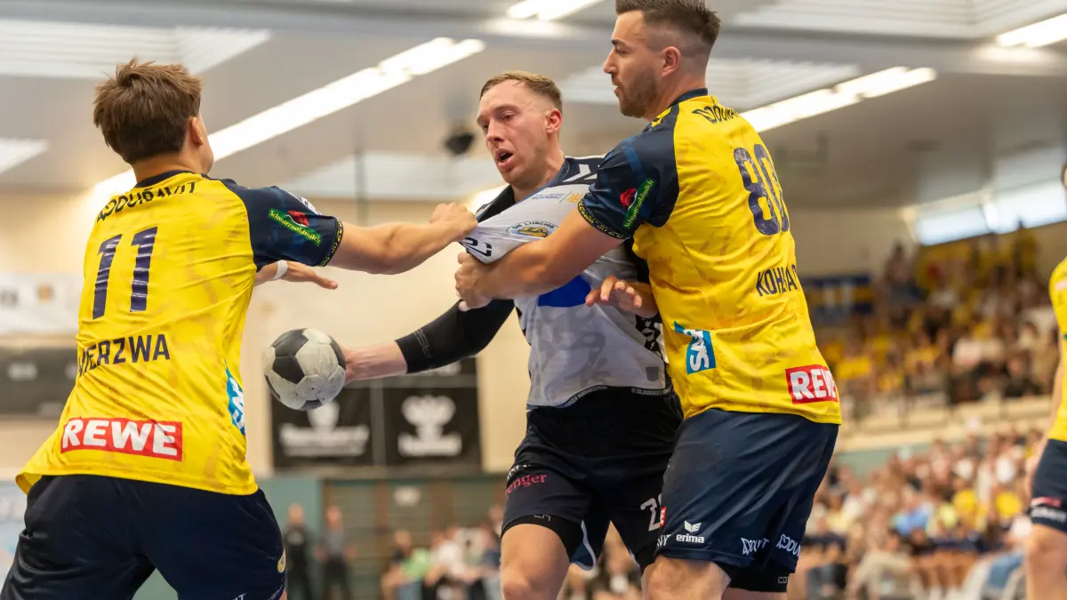 L Sportlicher Höhepunkt Handball-Drittligist SV Kornwestheim empfängt DHB-Pokal Rhein Neckar Löwen, 29Jan Döll, gegen 8 Jannik Kohlbacher Foto: Andreas Essig