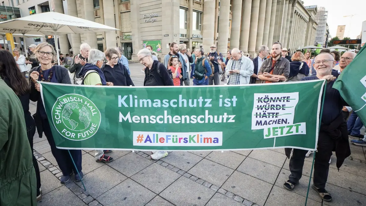 Fridays for Future Stuttgart lädt zu einer Hitzedemo ein - Schloßplatz: Fridays for Future Stuttgart lädt zu einer Hitzedemo ein - Schloßplatz
