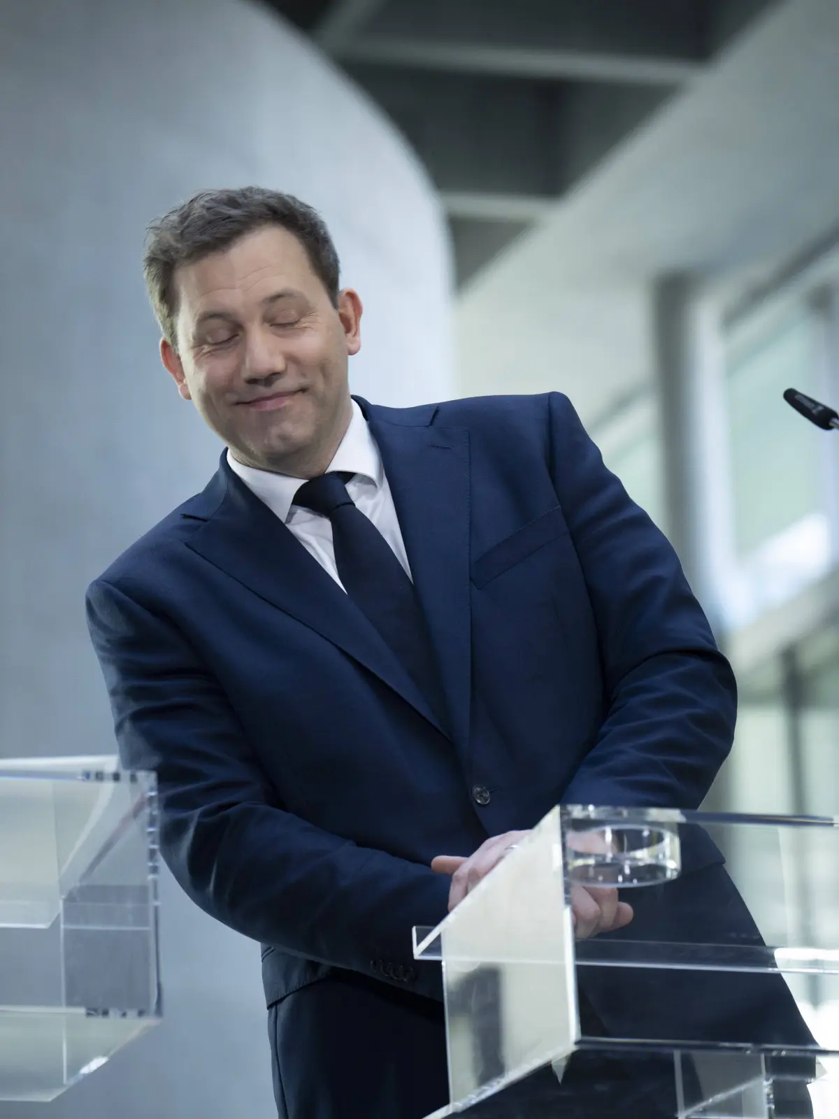 „Unsere Investitionen wirken, sie kommen vor Ort an“, behauptet Bundesfinanzminister Lars Klingbeil.