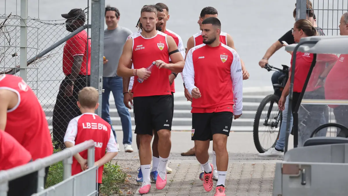 Training VfB Stuttgart : Stuttgart , Fußball Training VfB Stuttgart , Deniz Undav *** Stuttgart, VfB Stuttgart Soccer Practice, Deniz Undav