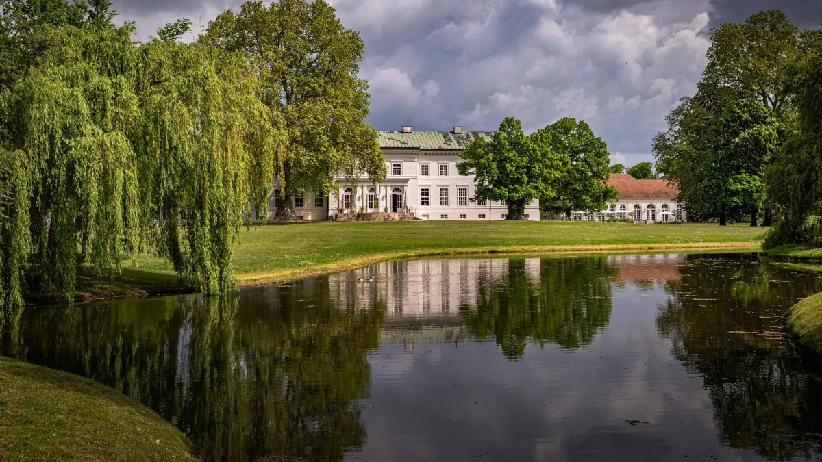 Malerisch-schöne Kulisse für die schwarz-rote Kabinettsklausur: Schloss und Park Neuhardenberg im Landkreis Märkisch-Oderland.