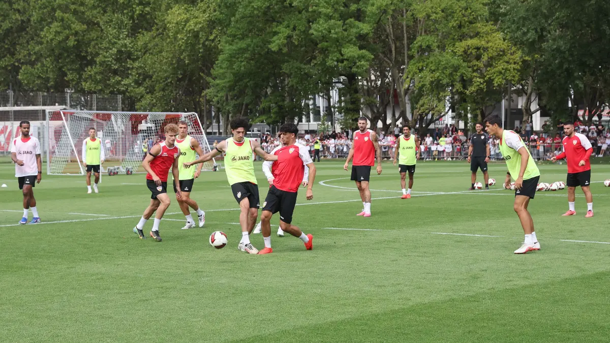 Training VfB Stuttgart : BAU // Stuttgart , Fußball Training VfB Stuttgart ,