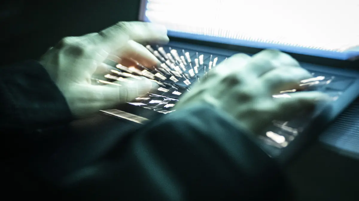 Sie schlagen aus dem Vorborgenen zu: Cyberkriminelle haben eine Fitnessstudio-Ketter gehackt.