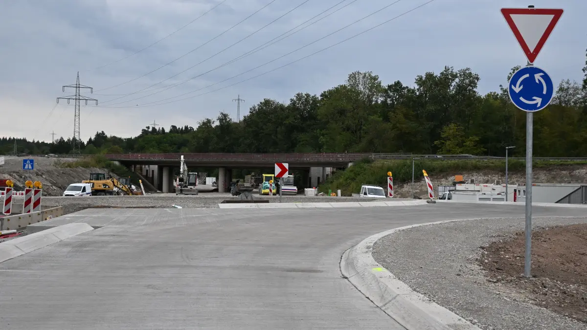 Ein neuer Kreisel koordiniert in Sindelfingen künftig den Verkehr an der A81-Anschlussstelle Sindelfingen-Ost.