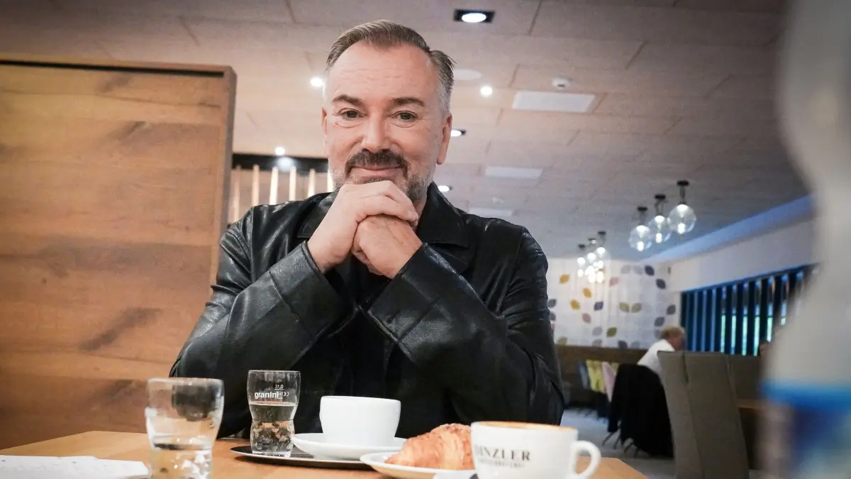 Uwe Kröger spielt 2027 im Stuttgarter Pop-Musical „& Julia“ bei ausgewählten Terminen als Gast die Rolle des Lance : Uwe Kröger spielt 2027 im Stuttgarter Pop-Musical „& Julia“ bei ausgewählten Terminen als Gast die Rolle des Lance