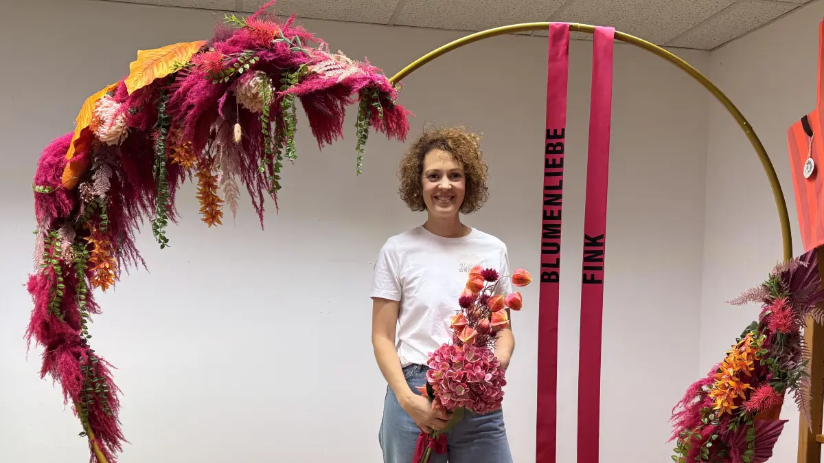 Floristin Natalja Fink füllt am kommender Woche den Pop-up-Store mit Leben.