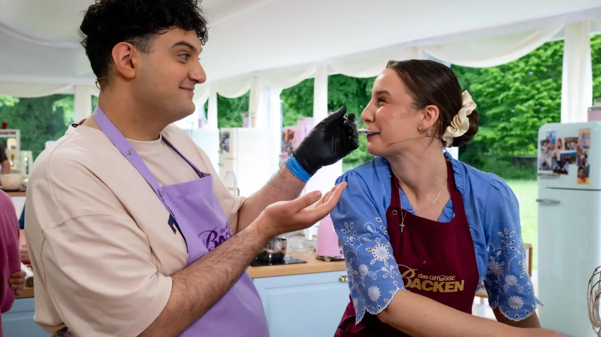 Kayahan (l.) und Anna (r.) sind auch in Folge 6 wieder dabei.
