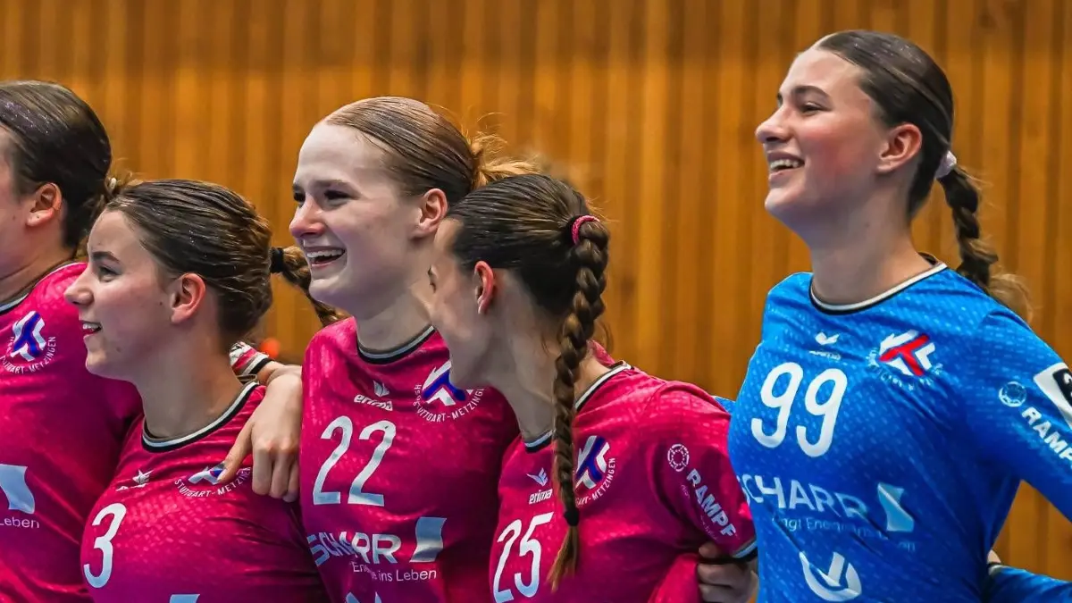 Szene mit Laura Knapp 22 HSG Stuttgart/Metzingen, Romy Schmid 3 HSG Stuttgart/Metzingen, Jolina Behling 25 HSG Stuttgart/Metzingen und Lina Gohrbandt 99 HSG Stuttgart/Metzingen Szene mit Laura Knapp 22 HSG Stuttgart/Metzingen und Teamkollegen *** Scene with Laura Knapp 22 HSG Stuttgart Metzingen , Romy Schmid 3 HSG Stuttgart Metzingen , Jolina Behling 25 HSG Stuttgart Metzingen and Lina Gohrbandt 99 HSG Stuttgart Metzingen Scene with Laura Knapp 22 HSG Stuttgart Metzingen and teammates Copyright: xspeedshotx