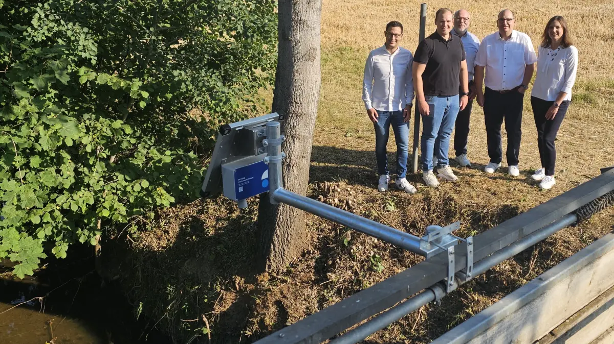 Mit den NOYSEE-Sensoren für den Notfall Hochwasser gerüstet (v.l.n.r.): Christoph Herre (Bürgermeister Walheim), David Schweiger (Kommunalberater bei Netze BW), Rainer Schäuffele (Bürgermeister von Erligheim), Uwe Seibold (Bürgermeister Kirchheim am Neckar) und Dagmar Kruse (Kommunalberaterin bei Netze BW)