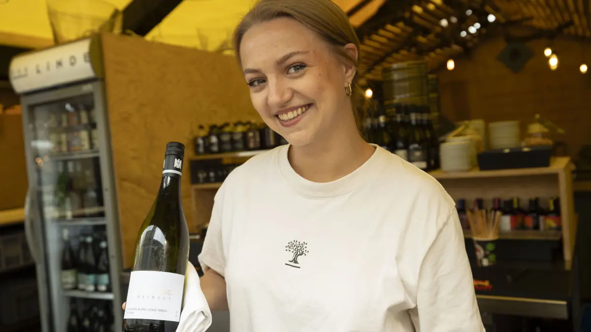 Stuttgarter Weindorf: #weindorf #kulinarik
Ein Abend mit der Sommeliere Anna Ueter auf dem Weindorf.
Laube der Trautweins Zur Linde.
