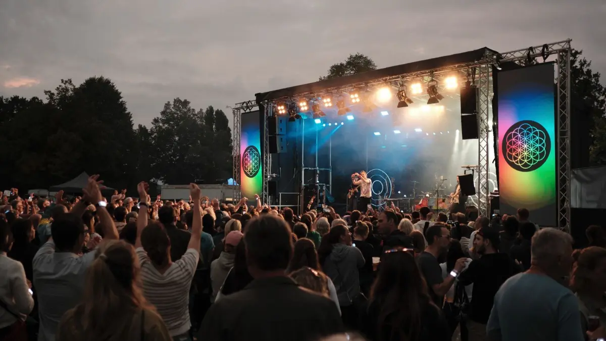 Drei Tage lang lädt das Sonnenrot Tribute Festival zum Feiern ein - erstmals auf dem Ziegelwasen.