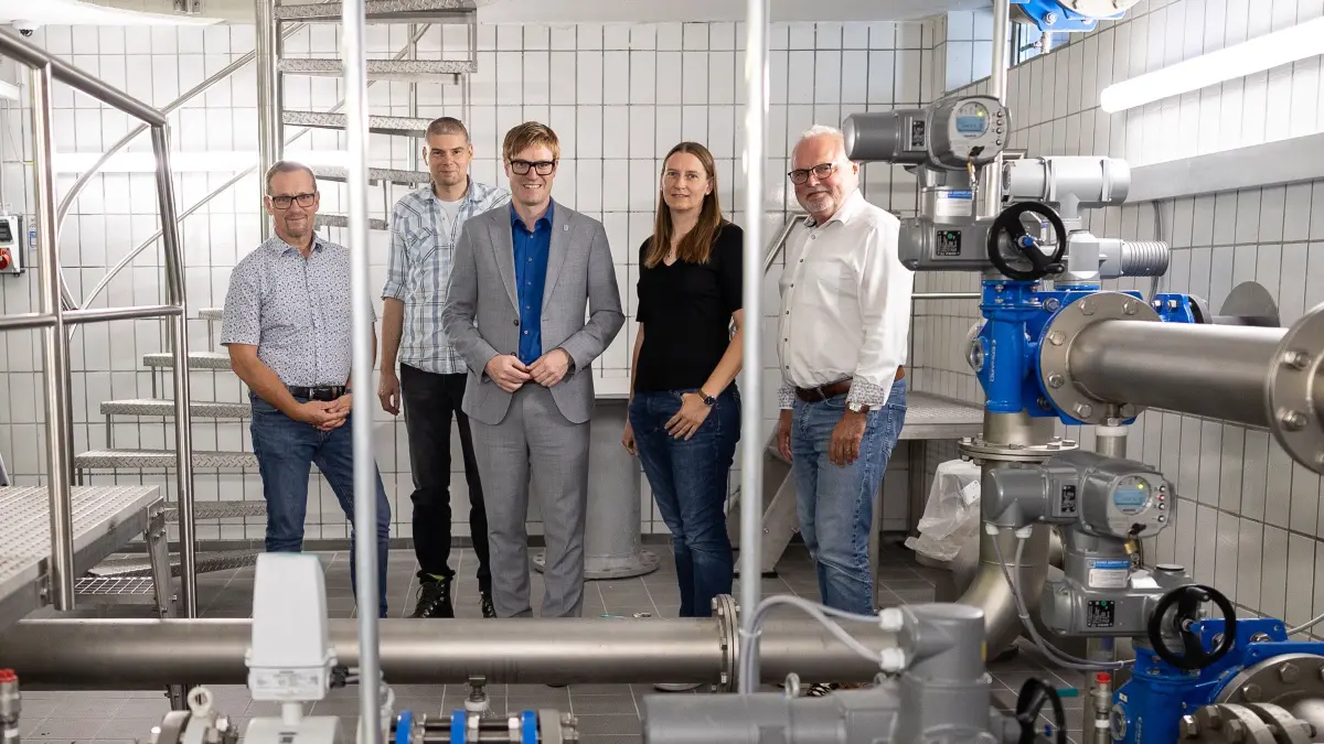 Inestitionen ins Sindelfinger Wassernetz stehen an: (v.l.) Uwe Malach (Technischer Leiter der Stadtwerke), Michael Suffner (Hauptteamleiter Wasser), Oberbürgermeister Markus Kleemann, Carolin Bormann (Abteilungsleiterin Wasser) und Karl Peter Hoffmann (Geschäftsführer Stadtwerke).