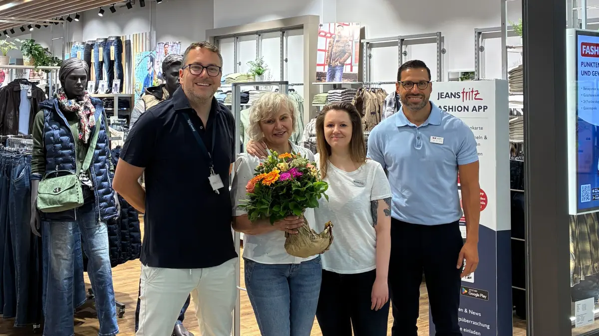 Die MERCADEN® Böblingen bringen JEANS FRITZ in die Kreisstadt. Edip Özerol, Center Manager der MERCADEN® Böblingen und Sven Wegener, Marion Jahnke, Celina Eckert von JEANS FRITZ feiern die Eröffnung. (v.l.n.r.) Copyright: Sonae Sierra