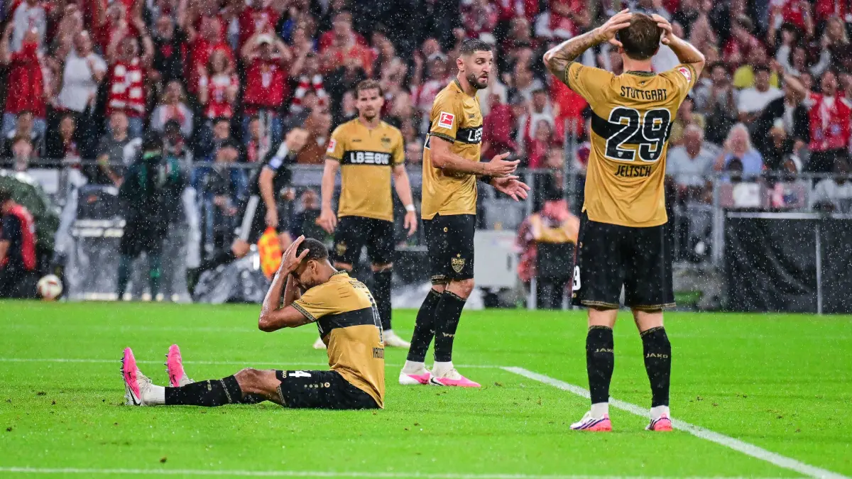 FC Bayern München - VfB Stuttgart : 28.08.2026, Fussball, Bundesliga, FC Bayern München - VfB Stuttgart, Josha Vagnoman VfB Stuttgart mit dem Eigentor zum 4:1, xRHR-FOTO/DEx *** August 28, 2026, Soccer, Bundesliga, FC Bayern Munich vs. VfB Stuttgart, Josha Vagnoman of VfB Stuttgart scores an own goal to make it 41, xRHR PHOTO DEx Copyright: TeresaxKroeger/RHR-FOTOx RHR-FOTO/DE