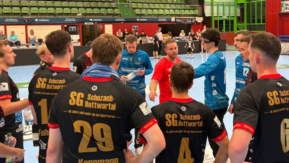 Drei Wochen vor dem Saisonstart feilt SGSB- Coach Timo Stauch noch an der Abstimmung im Team.
