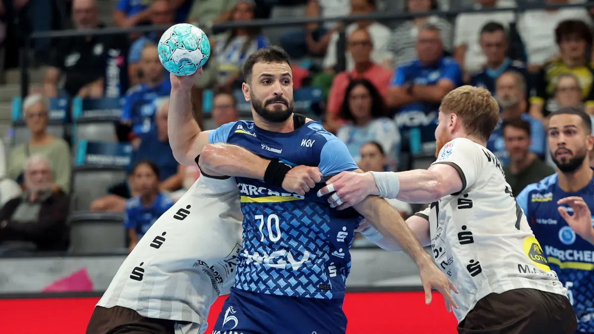 BAU // Stuttgart , Handball Opel-HBL , TVB Stuttgart vs. Bergischer HC , mitte: Mohamed Amine Darmoul ( TVB )