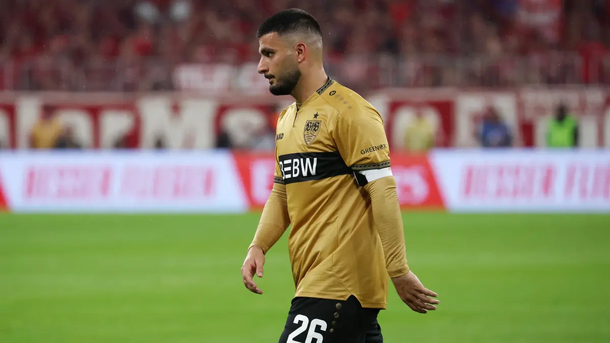 BAU // 2026.08.28, Deutschland, Bayern Fußball FC Bayern München vs. VfB Stuttgart, Deniz Undav (VFB) mit Kapitänsbinde enttäuscht
Gemäß den Vorgaben der DFL Deutsche Fußball Liga ist es untersagt,
in dem Stadion und/oder vom Spiel angefertigte Fotoaufnahmen in Form von Sequenzbildern
und/oder videoähnlichen Fotostrecken zu verwerten bzw. verwerten zu lassen.
DFL, DFB regulations prohibit any use of photographs as image sequences and/or quasi-video.