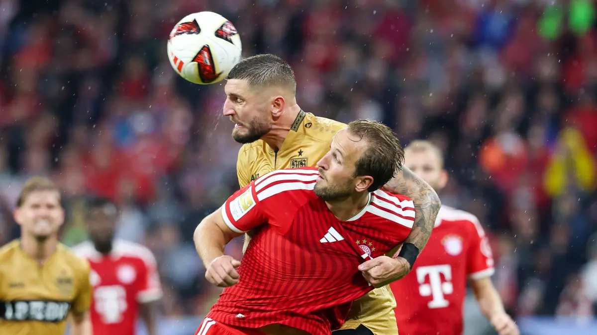 Trafen immer wieder aufeinander: Stuttgarts Jeff Chabot (links) und Bayerns Harry Kane (rechts).