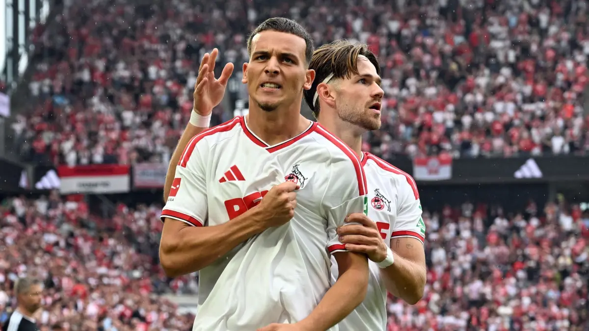 1. FC Köln - TSG 1899 Hoffenheim: 29.08.2026, Nordrhein-Westfalen, Köln: Fußball, Männer: Bundesliga 1. FC Köln - TSG 1899 Hoffenheim, 1. Spieltag, RheinEnergieStadion, Jan Thielmann (hinten, 1. FC Köln) und Saïd El Mala (1. FC Köln) bejubeln das Tor zum 1:1. Foto: Federico Gambarini/dpa - WICHTIGER HINWEIS: Gemäß den Vorgaben der Bundesliga bzw. des DFB Deutscher Fußball-Bund ist es untersagt, in dem Stadion und/oder vom Spiel angefertigte Fotoaufnahmen in Form von Sequenzbildern und/oder videoähnlichen Fotostrecken zu verwerten bzw. verwerten zu lassen. +++ dpa-Bildfunk +++