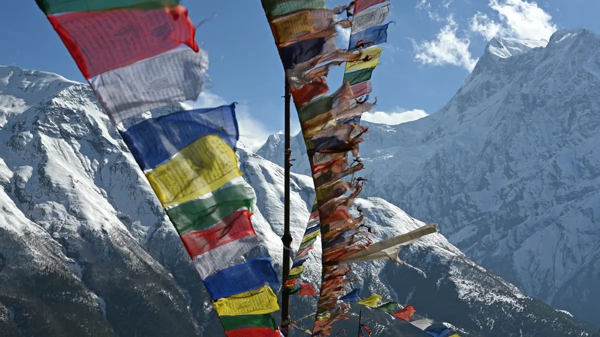 Für Millionen Menschen ist der fast 6700 Meter hohe Kailash ein Ort von großer spiritueller Bedeutung. Er gilt Hindus, Buddhisten, Jains und Anhängern der tibetischen Bön-Tradition gleichermaßen als heiliger Berg.