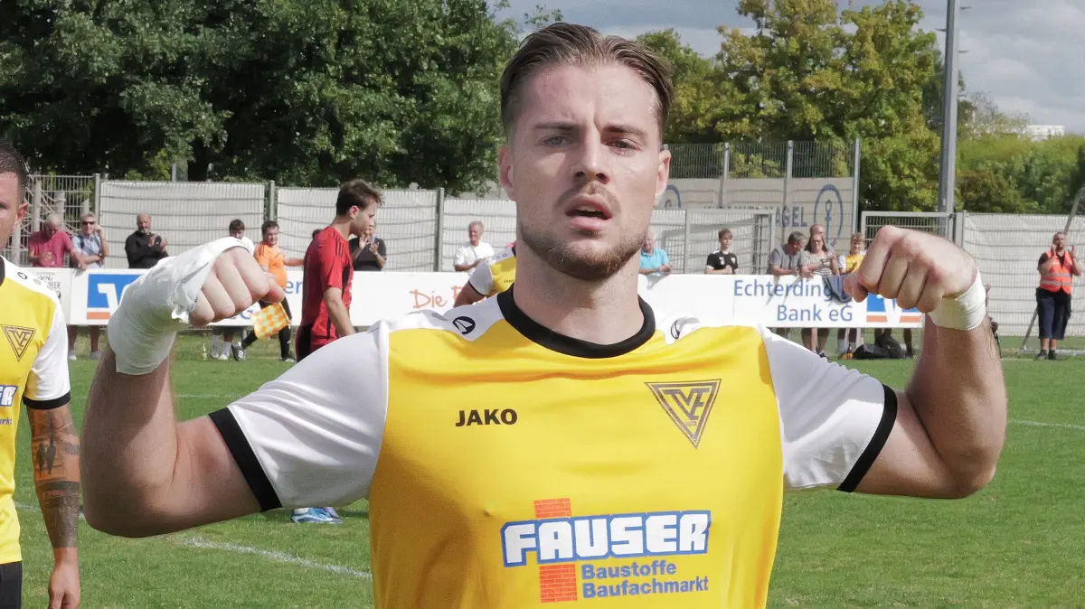 Fußball, Fussball, Landesliga, TV Echterdingen - SF Dorfmerkingen II: Fußball, Fussball, Landesliga, TV Echterdingen - SF Dorfmerkingen II
Nr.2 (E): David Govorusic - gelb/schwarz
Fotograf: Günter E. Bergmann - Photography
Aufnahmedatum: 30.08.2026