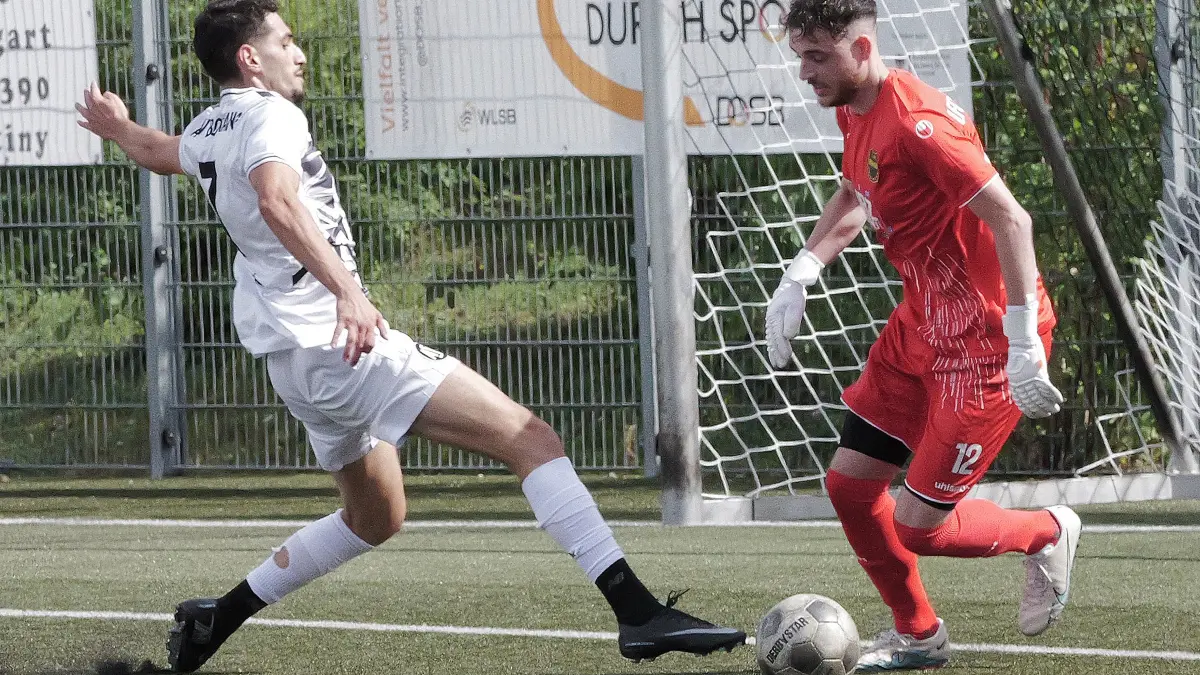 Fußball, Fussball, Landesliga, ASV Botnang - FC Heiningen: Fußball, Fussball, Landesliga, ASV Botnang - 1. FC Heiningen
Nr.7 (B): Ari Ilhan - weiss
Fotograf: Günter E. Bergmann - Photography
Aufnahmedatum: 30.08.2026