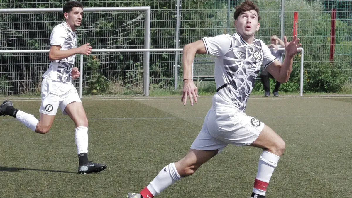 Fußball, Fussball, Landesliga, ASV Botnang - FC Heiningen: Fußball, Fussball, Landesliga, ASV Botnang - 1. FC Heiningen
Nr.27 (B): Rick Hachenbruch - weiss
Fotograf: Günter E. Bergmann - Photography
Aufnahmedatum: 30.08.2026