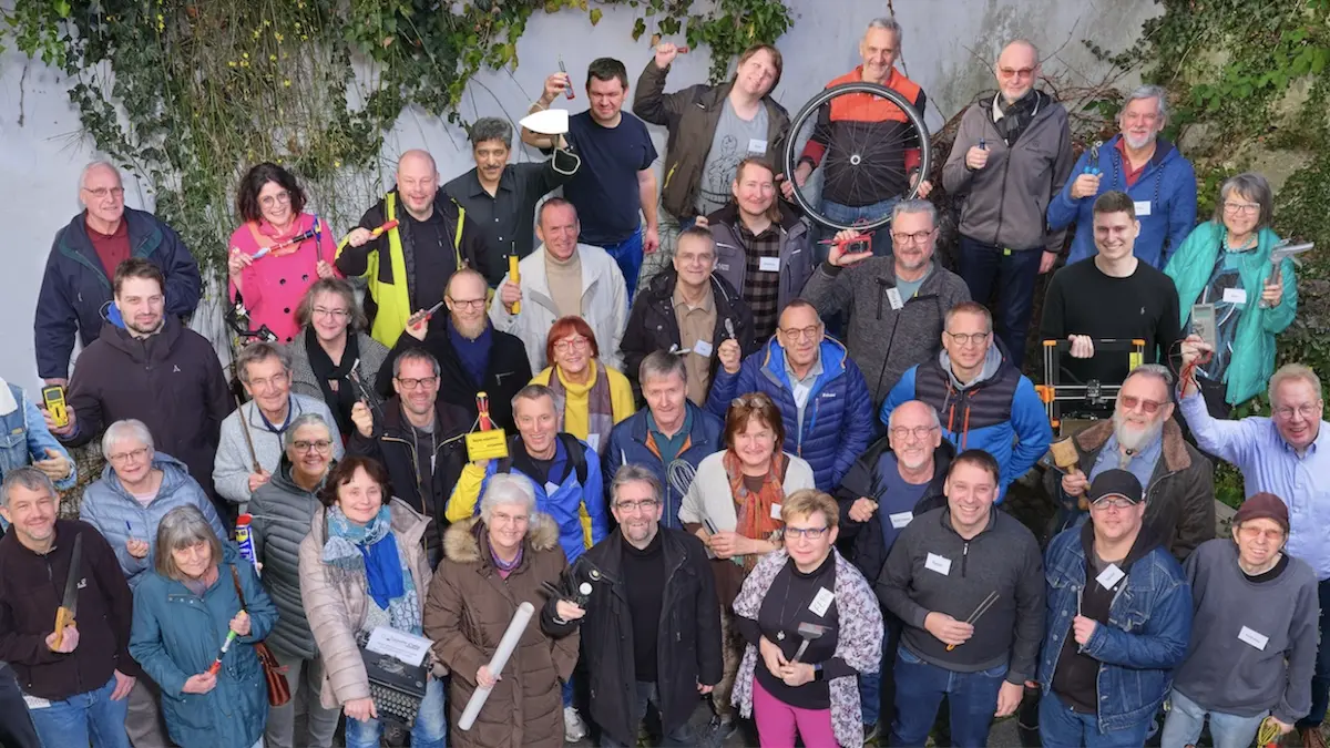Das Team des Sindelfinger Repair Cafés hilft mit