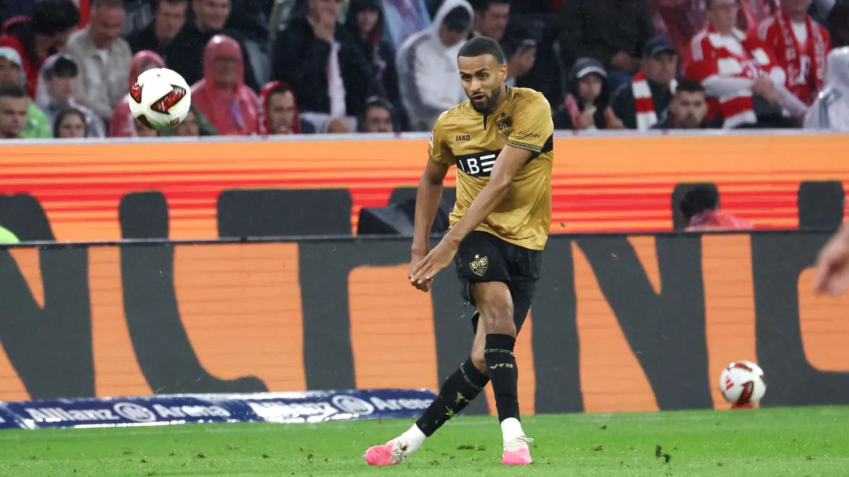BAU // 2026.08.28, Deutschland, Bayern Fußball FC Bayern München vs. VfB Stuttgart, Josha Vagnoman (VfB)
Gemäß den Vorgaben der DFL Deutsche Fußball Liga ist es untersagt,
in dem Stadion und/oder vom Spiel angefertigte Fotoaufnahmen in Form von Sequenzbildern
und/oder videoähnlichen Fotostrecken zu verwerten bzw. verwerten zu lassen.
DFL, DFB regulations prohibit any use of photographs as image sequences and/or quasi-video.