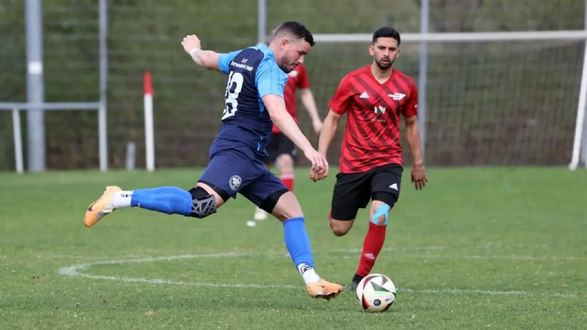 So kennt man ihn: Patrik Leovac mit sauberer Schusstechnik. Das Knie bereitet ihm schon länger Sorgen.