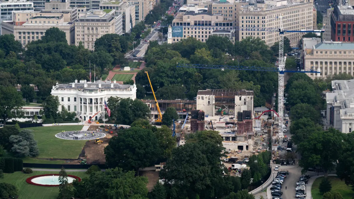 US-POLITICS-TRUMP-WHITE HOUSE: Construction continues on a new East Wing, including President Donald Trump’s White House ballroom, as well as a new helipad for Marine One on the South Lawn, at the White House in Washington, DC, September 1, 2026. The US Supreme Court on August 31, allowed President Donald Trump to continue construction of his White House ballroom, granting him a major victory as he works to leave a permanent mark on Washington. (Photo by SAUL LOEB / AFP)