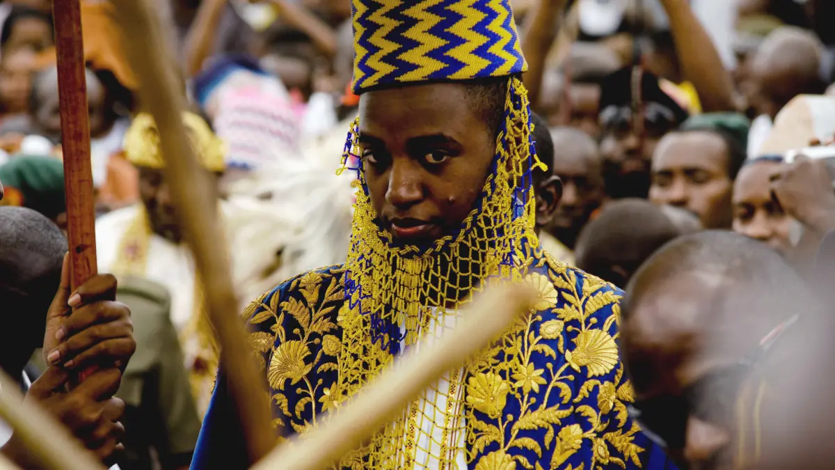 Der König des Tooro-Königreichs in Uganda, König Oyo Nyimba Kabamba Iguru Rukidi IV., anlässlich seines 18. Geburtstags, als er die vollen Pflichten des Königs der Tooro übernahm.