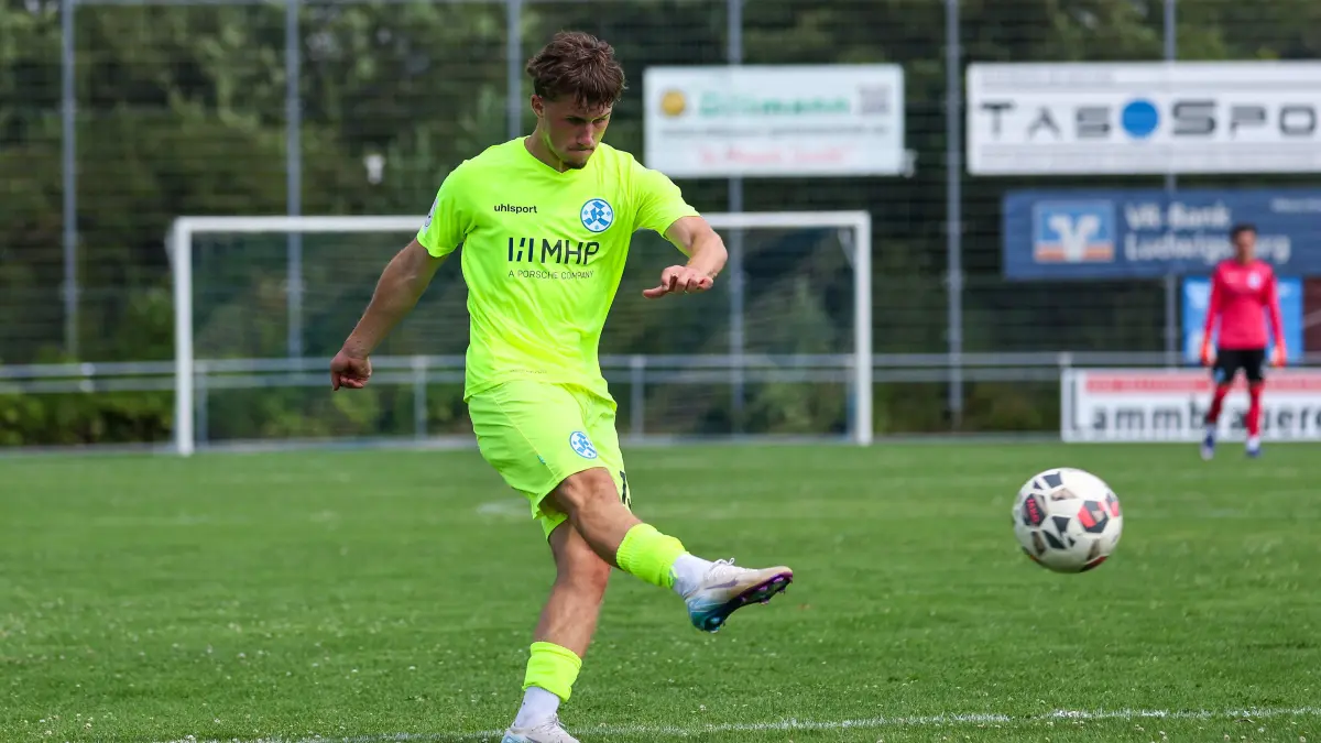 BAU // 2026.07.26, Deutschland, Schwieberdingen, Fußball TSV Schwieberdingen vs. SV Stuttgarter Kickers, Nevio Schembri (Kickers)