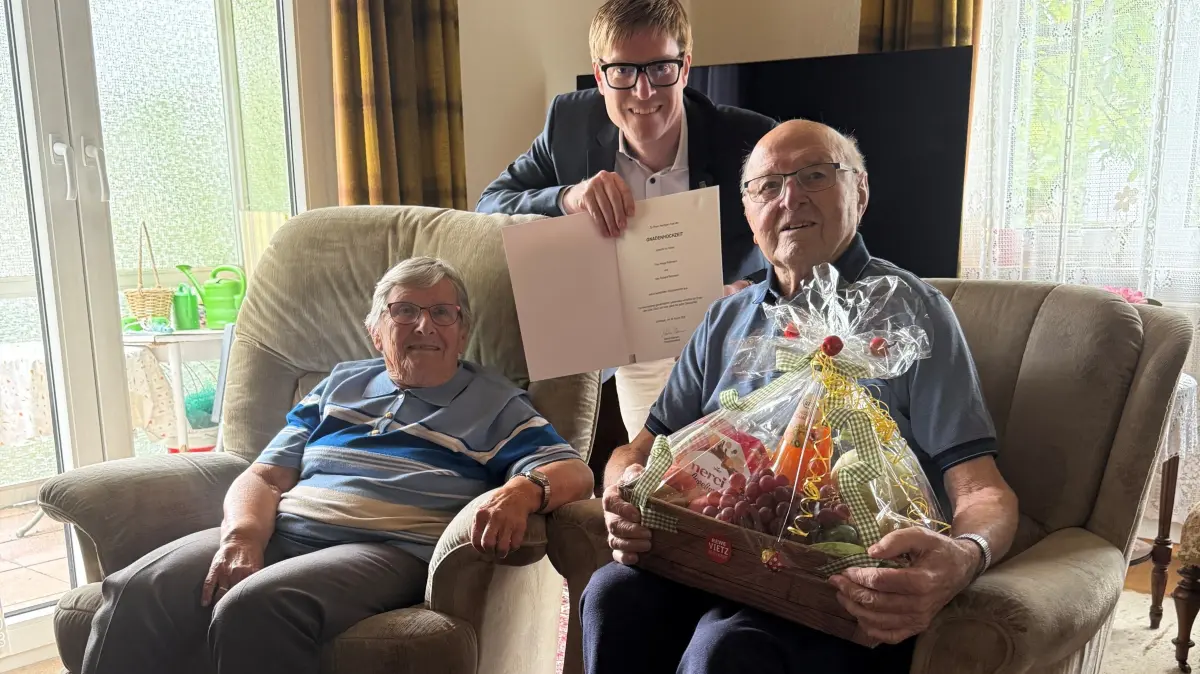 Helga und Richard Rebmann mit Oberbürgermeister Markus Kleemann
